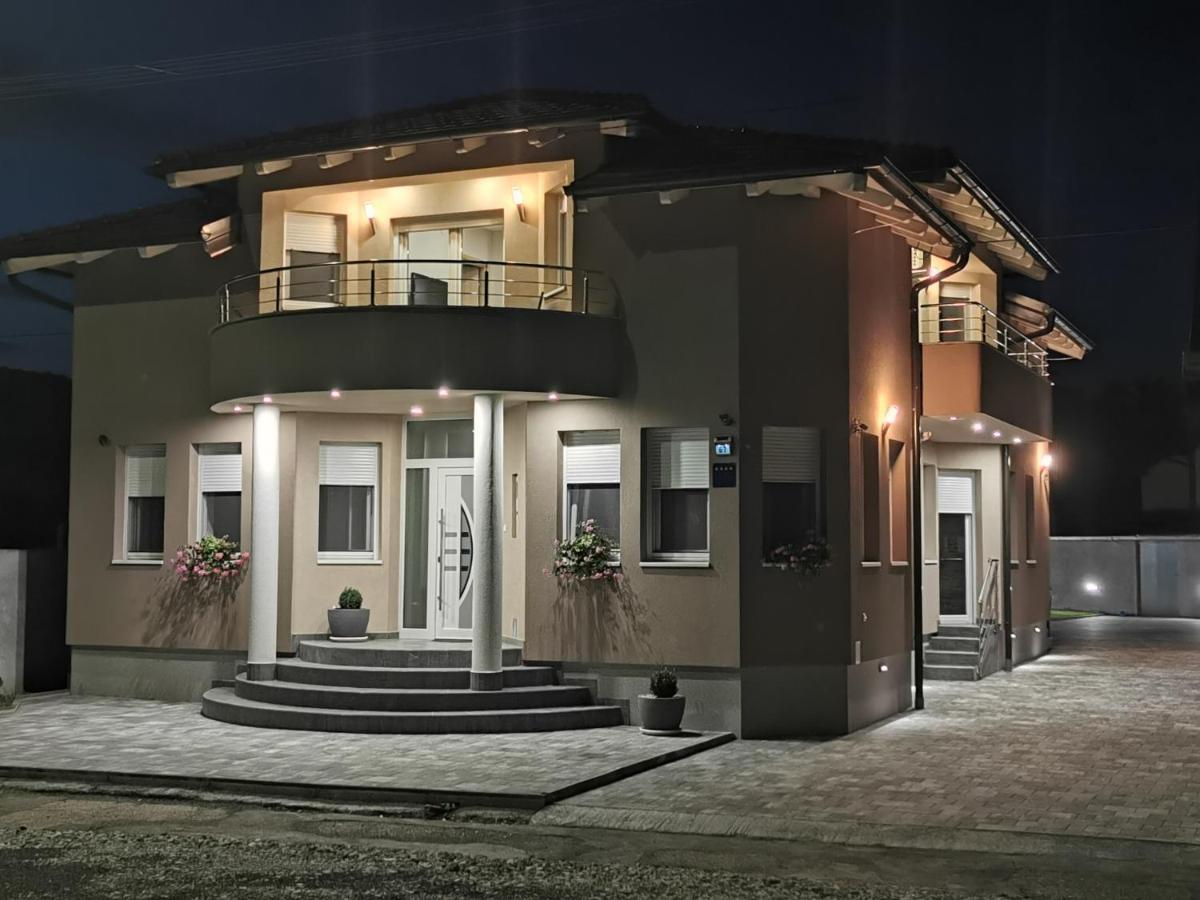 Apartman Bozur **** Satnica Dakovacka Luaran gambar