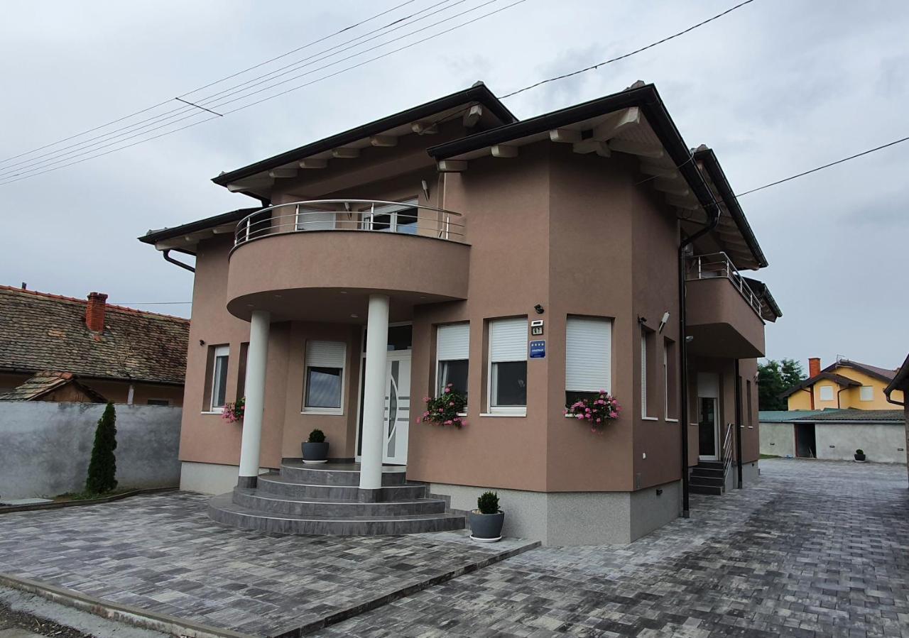 Apartman Bozur **** Satnica Dakovacka Luaran gambar