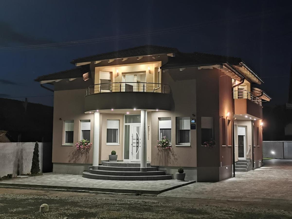 Apartman Bozur **** Satnica Dakovacka Luaran gambar